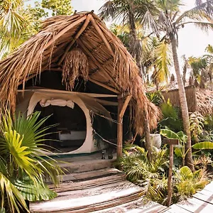 Luxe tent Uman Glamping & Cenote, Tulum Pueblo